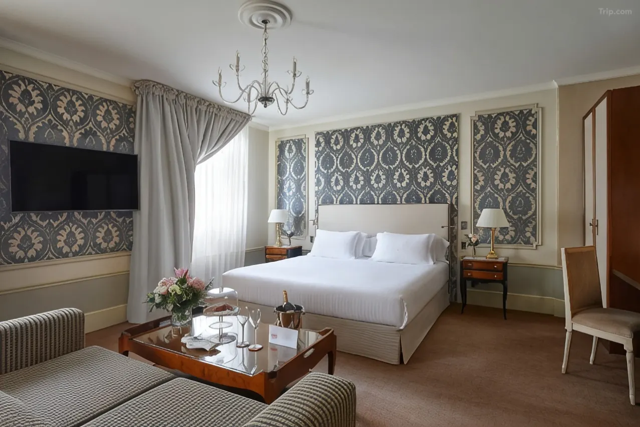 Three-Bedroom Family Suite — Trip.com listing photograph