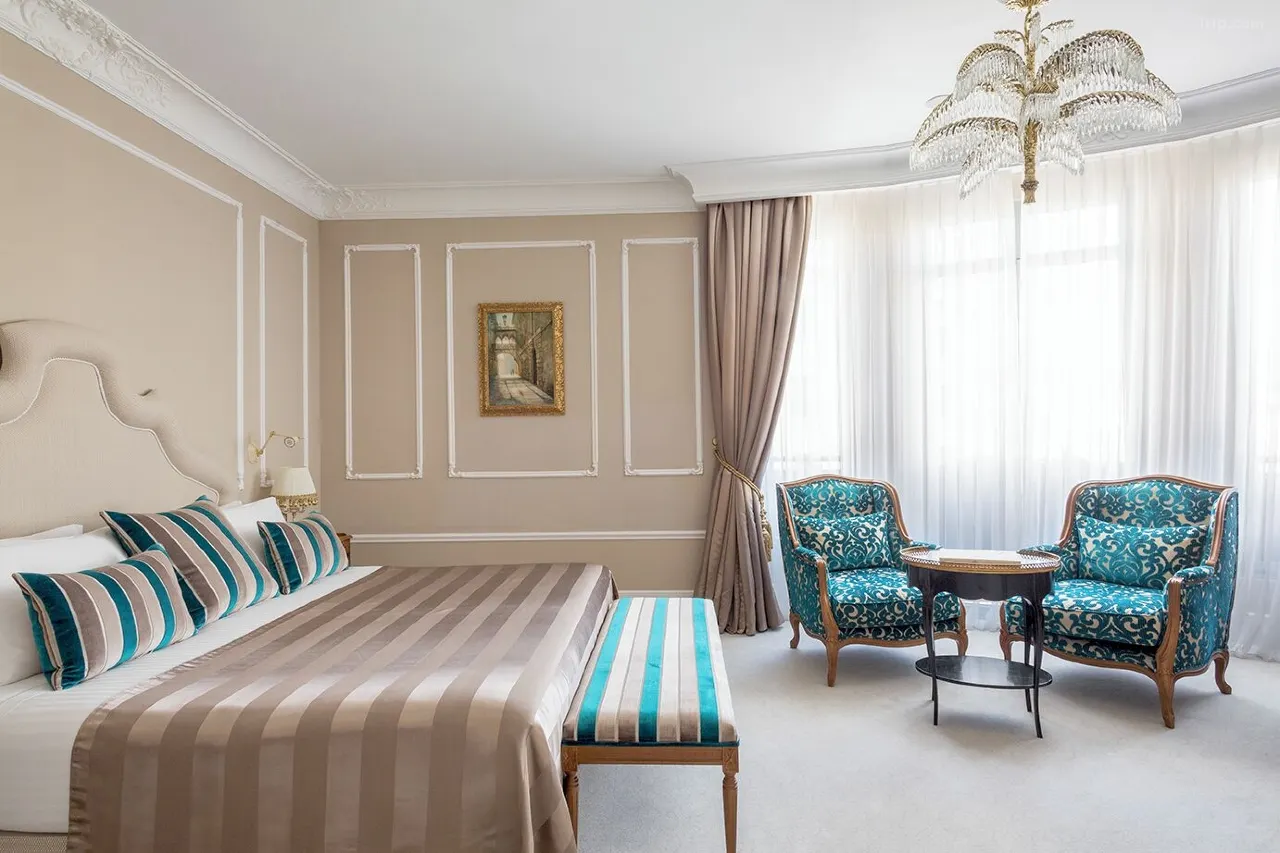 Suite, 2 Bedrooms (Art) — Trip.com listing photograph